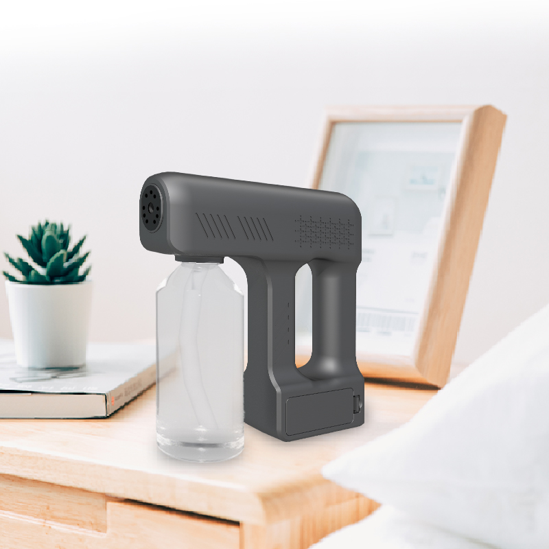 Disinfecting spray gun